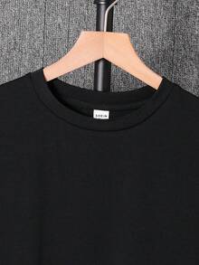 SHEIN 青少年男童撞色卡通字母篮球图案黑色短袖圆领T恤，休闲、校园、舒适、时尚、百搭、面料柔软，适合日常穿着、上学、郊游、户外运动、春夏篮球等场合。 - 黑色 - 查看 6