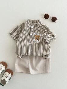 SHEIN Playful Pals 两件套婴儿套装，适合6个月至3岁宝宝，男女宝宝通用，卡其色条纹小熊印花短袖衬衫+纯色弹力腰短裤，春夏休闲日常度假复古小熊图案男宝宝服装，男宝宝亚麻套装，夏季两件套，适合1岁男宝宝，男宝宝休闲套装，男宝宝套装 - 彩色 - 查看 7