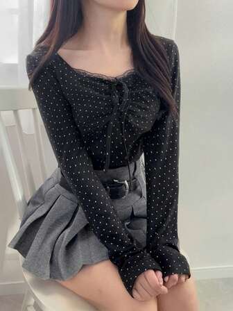 FRIFUL 여성용 우아한 물방울 무늬 프린트 키홀 넥 콘트라스트 레이스 트위스트 프론트 피트 티셔츠, 데일리 출퇴근에 적합