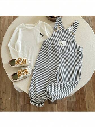 Peto de niño pequeño con estampado gráfico de oso a rayas tejido