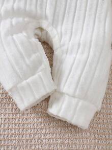 SHEIN 男婴撞色长袖连体衣，舒适贴身，百搭设计。适合户外探险、居家休闲玩耍、运动健身和派对等各种场合，让您的孩子时刻保持时尚舒适。 - 軍綠色 - 查看 4