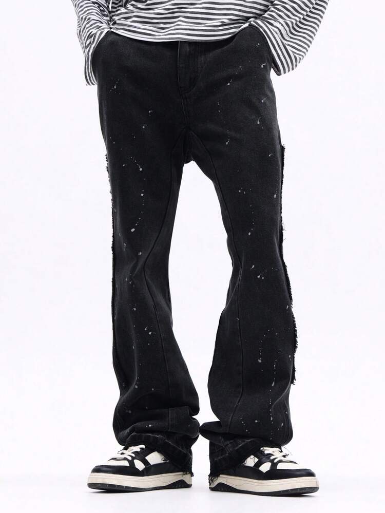 Vaqueros acampanados desgastados con salpicaduras de pintura