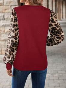 SHEIN LUNE Áo thun tay raglan họa tiết da báo màu tương phản, thích hợp cho kỳ nghỉ xuân/hè - Màu Đỏ Sâu - Xem 2