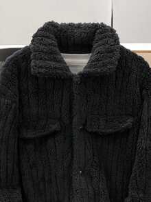 Manfinity Joysei Manfinity翻盖细节纽扣前襟法兰绒抓绒夹克，男士前襟纽扣长袖口袋简约夹克，休闲日常穿着，秋冬季节，男友礼物，外出穿着，泰迪绒内衬外套，街头风，美式复古街头风夹克，Grunge风格 - 黑色 - 查看 7