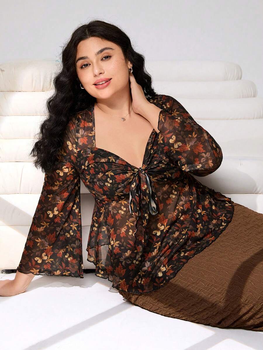 SHEIN EZwear قميص تي شيرت طويل الأكمام ذو أكمام واسعة مع عقدة أمامية، طباعة زهور صغيرة، قماش مطاطي شبكي، مناسب للكاجوال والمواعدة والتنقل والحفلات، مقاسات كبيرة - متعدد الألوان - مشاهدة 1