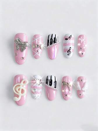 Anime 10 pezzi di unghie finte di alta qualità con elementi decorativi come ali, catene, note musicali, stelle, quadrifogli, + 3 pezzi di adesivo biadesivo, adesivi per arte di unghie rimovibili con catena di strass stile francese Y2K a pois, adatti per vacanze, feste, balli e uso quotidiano