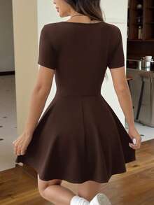 SHEIN EZwear 棕色针织短款休闲连衣裙，居家健身穿着舒适，女士