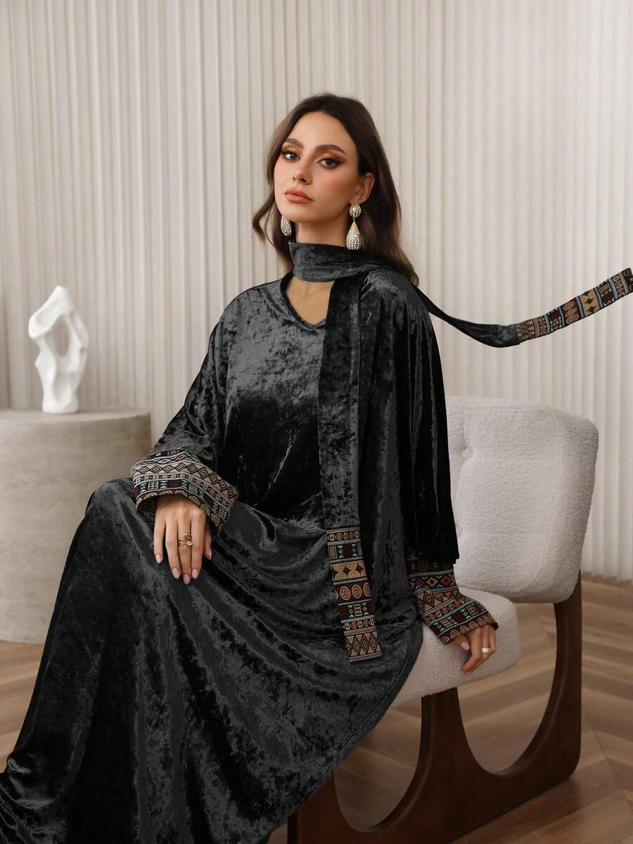 Al Najma 优雅丝绒刺绣拼接袖宽松休闲长款束腰上衣 - 黑色 - 查看 1