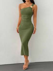 SHEIN PETITE Chân váy đuôi cá xếp nếp cổ bất đối xứng đính trâm cài áo màu vàng - xanh quân đội - Xem 5