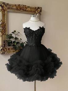 Lovelzi 优雅奢华的钩编蕾丝拼接缎面手工刺绣贴花腰部镂空修身短裙，适合约会、单身派对、盛大晚宴、舞会、情人节等场合。 - 黑色 - 查看 1