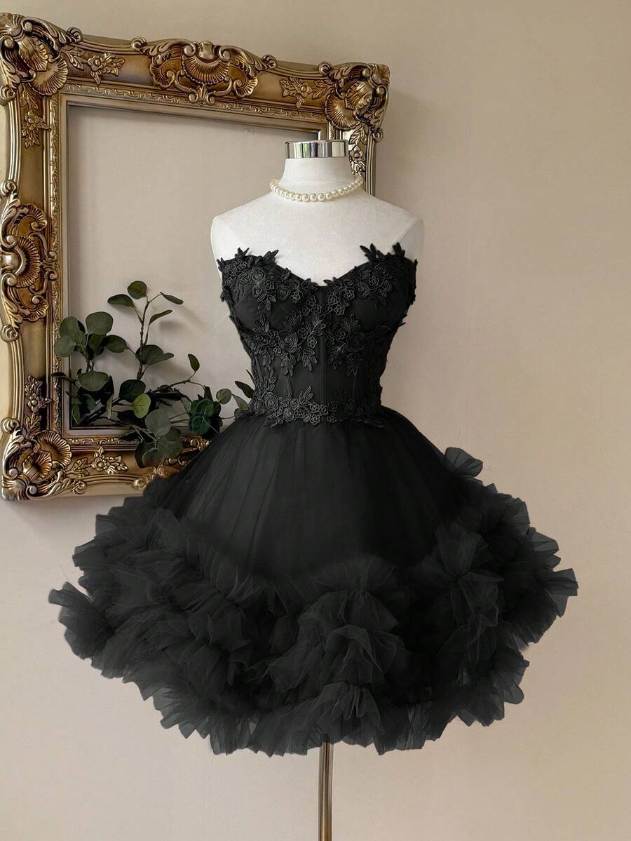 Lovelzi 优雅奢华的钩编蕾丝拼接缎面手工刺绣贴花腰部镂空修身短裙，适合约会、单身派对、盛大晚宴、舞会、情人节等场合。 - 黑色 - 查看 1