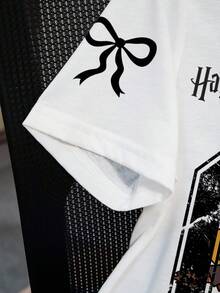 HARRY POTTER X SHEIN 女士休闲时尚街头运动学院风趣味卡通人物和数字蝴蝶结印花撞色条纹肩部短袖 T 恤，夏季 - 白色 - 查看 3