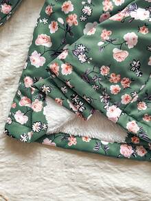 SHEIN Vintaside Kids Áo khoác nỉ có mũ trùm đầu in hoa mùa đông cho bé gái - màu xanh lá - Xem 4