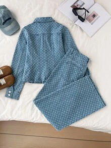 Comfortcana 女士时尚浅蓝色纽扣牛仔套装，采用独特的编织图案设计，是休闲外出的完美之选。优雅女士套装，休闲女装，女士休闲套装 - 淺色水洗藍 - 查看 2