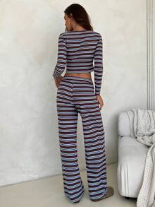 Aloruh 女士条纹圆领长袖单排扣短款T恤和裤子休闲两件套 - 棕色 - 查看 4
