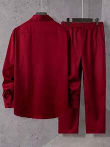 Manfinity Homme 男士纯色翻领单排扣长袖衬衫和抽绳腰带口袋长裤套装，男士休闲上衣和裤子套装，加大码男士运动套装，红色男士套装，男士休闲套装，适合复古风格、日常休闲、周末旅行、户外活动、探险旅行、轻松的工作环境或半正式场合，可作为男友/丈夫礼物、周年纪念/生日礼物、派对、圣诞节、新年、婚礼礼物。 - 酒紅色 - 查看 2