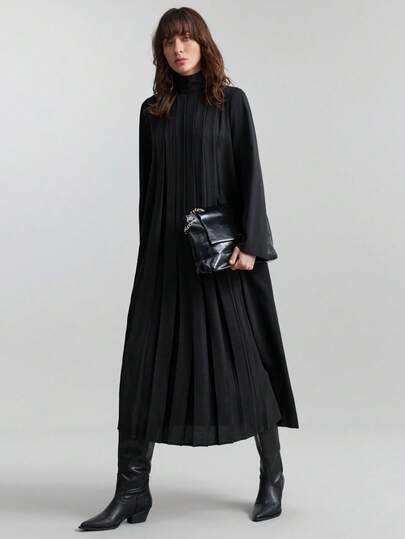 Ontre 女士黑色褶皱雪纺宽松H字领长袖连衣裙，前后均有褶裥设计，舒适柔软，时尚百搭，适合商务、休闲、办公等场合穿着，是都市通勤机场的理想之选。