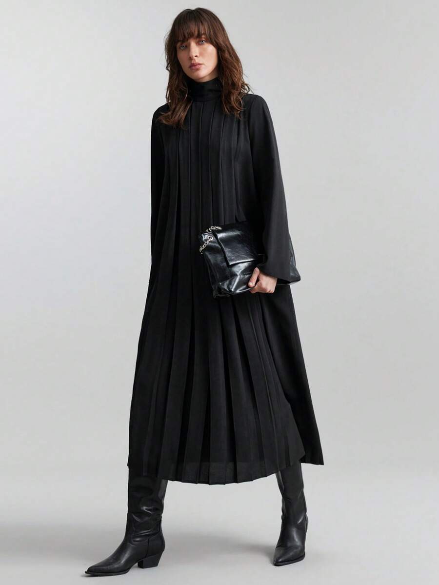 Ontre 2026春夏女士真丝褶皱柔软舒适宽松H字高领长袖连衣裙，前后褶裥设计，现代都市休闲商务通勤高品质机场时尚，优雅O型优美长裙系列