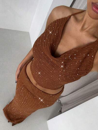 Glamine Conjunto de 2 peças para festa de férias feminina com top de malha com lantejoulas, decote halter e costas abertas e minissaia.
