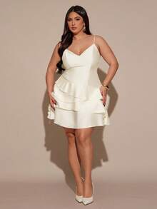 SHEIN BAE 大码女式缎面不对称下摆可调节肩带露背披肩领连衣裙，秋冬款 - 杏色 - 查看 3