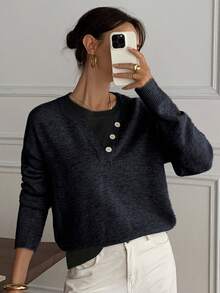 DAZY Áo len cổ Henley phối màu giản dị, chất liệu mềm mại, kiểu dáng 2 trong 1 dành cho nữ. - Màu xanh hải quân - Xem 2