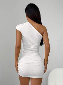 SHEIN PETITE 女士纯色褶皱修身迷你吊带裙，夏季夜店性感装扮 - 白色 - 查看 2