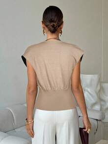 Lavishia Áo vest dệt kim cạp rộng có nút kim loại, trang phục công sở thời trang đi làm cho nữ - Màu be - Xem 2