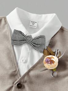 小男孩三件套西装：卡其色背心、松紧腰裤、领结和长袖衬衫，绅士风，春夏