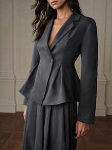 Aveloria Modichic 两件套：长袖西装外套和A字百褶裙，优雅的办公室着装 - 灰色 - 查看 3