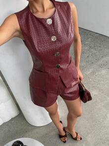 SHEIN Lavishia 两件套女士纯色圆领无袖前扣褶皱上衣和短裤套装 - 酒紅色 - 查看 6
