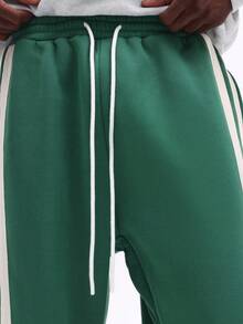 SUMWON 男士休闲运动裤，侧边条纹细节，宽松版型，抽绳腰带，舒适居家服，纯色 - 墨綠色 - 查看 7