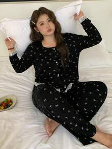 Dazy Plus 三件套加大码女士睡衣套装，蝴蝶结印花吊带背心、蕾丝拼接开衫和宽松长裤，春秋季