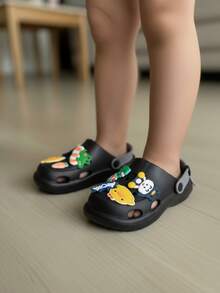 Sandalias tipo zueco para niños con punta redonda perforada y correa ajustable, estilo casual para playa y verano - Negro - Ver 3