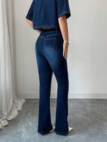 Elenzga 女士刺绣铆钉喇叭牛仔裤，修身款 - 深色水洗藍 - 查看 3