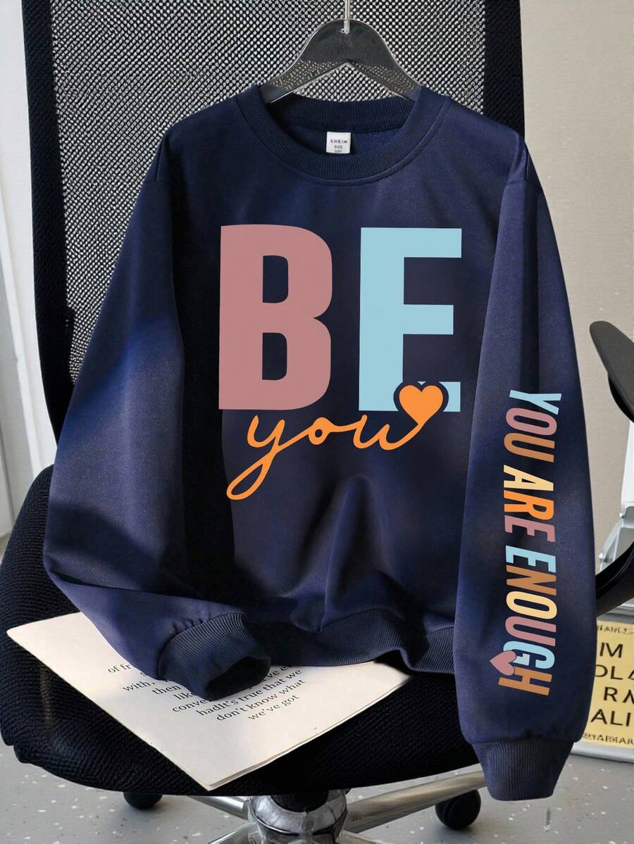 SHEIN بلوزة رياضية مريحة ذات طباعة شعار "BE" ملونة وعصرية مناسبة للفتيات في فصل الخريف والشتاء، أنماط دافئة وأنيقة للفتيات المراهقات - أزرق بحري - مشاهدة 1