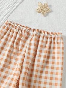 男婴格子西装套装，包括翻领带口袋和熊刺绣的夹克，以及配套的带裤脚的格子裤。 - 杏色 - 查看 8