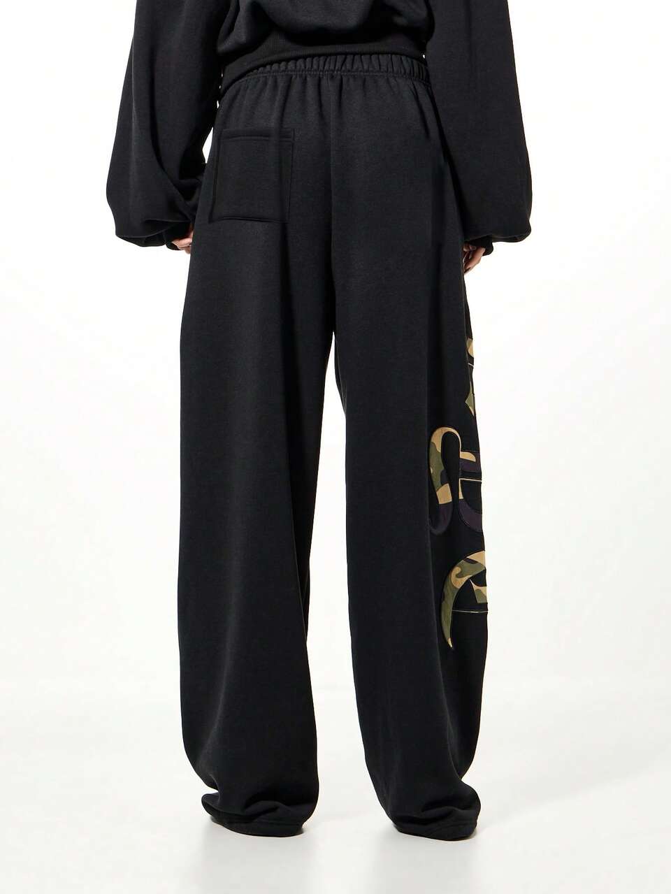 SUMWON Oversized Camouflage Applique Joggers With Elastic Waistband Wide Leg Sweatpants For Casual Streetwear Fall Winter Comfort
