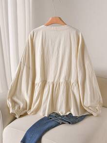 CosyJoli Áo sơ mi tay dài cổ chữ V trễ vai màu trơn cỡ lớn cài nút phía trước thường ngày - Màu be - Xem 5