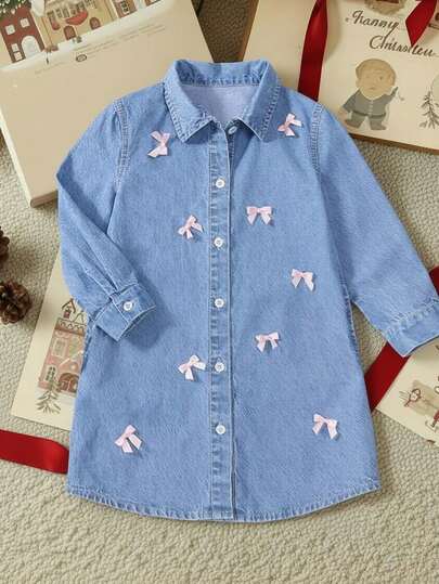 SHEIN Playful Pals Vestido vaquero azul claro de estilo casual y cómodo con lazo rosa decorativo para niña joven