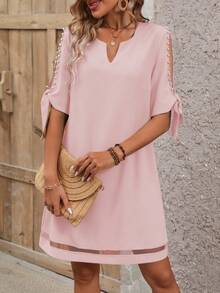 EMERY ROSE Đầm thời trang tay ngắn cổ chữ V xẻ tà màu trơn đính ngọc trai giả cho nữ - Hồng - Xem 6