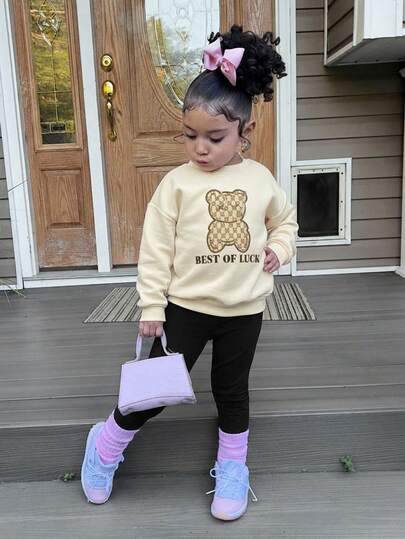 SHEIN Conjunto informal de niña con sudadera de punto con estampado de corazón esponjoso y leggings de punto de unicolor