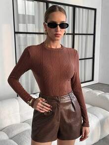 Lavishia 女士纯色简约圆领长袖针织T恤，日常穿着 - 咖啡棕 - 查看 3