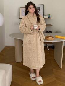 Dazy Plus 保暖内衬宽松系带长睡袍，优雅大码女士秋冬睡衣 - 卡其色 - 查看 7