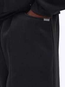 SUMWON Conjunto de chándal con capucha oversize, bolsillo central y pantalones de chándal elásticos para uso casual en invierno - Negro - Ver 7