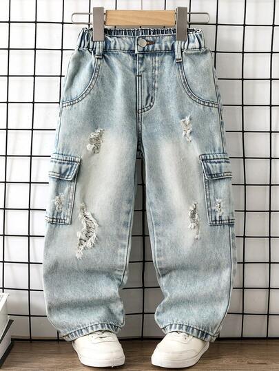 男童休闲宽松直筒牛仔裤，饰有可爱刺绣图案，中蓝色水洗牛仔布，适合小男孩穿着，春秋新品