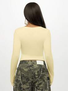 SUMWON 大码长袖蝴蝶印花V领露脐上衣，做旧细节设计，秋冬休闲装 - 鵝黃色 - 查看 2