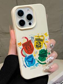 HARRY POTTER X SHEIN 1 pieza Funda de teléfono de alta gama con logotipo de dibujos animados de colores múltiples, diseño de moda simple blanco con orificios precisos anti-caídas, regalo para Halloween y Navidad compatible con iPhone 17/16/15/14/13/12/11 y Galaxy S25/24/23 - Blanco - Ver 4