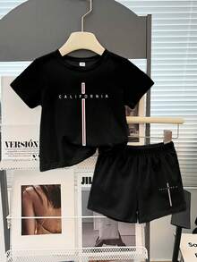SHEIN Playful Pals Bộ 2 món/Bộ áo thun tay ngắn cổ tròn in chữ hình học và quần short cho bé trai, thích hợp cho các buổi đi chơi mùa hè - màu đen - Xem 3