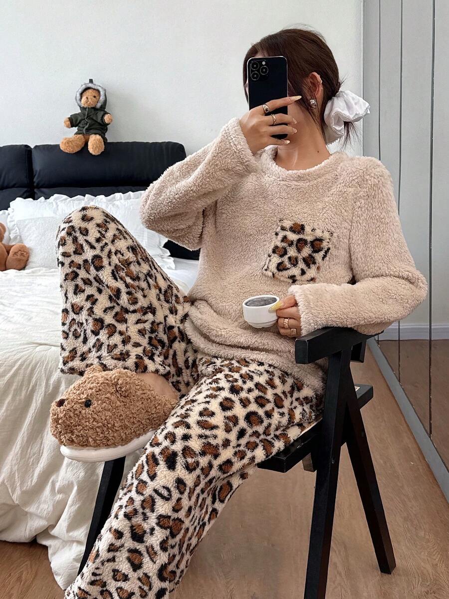 SHEIN 女士休闲珊瑚绒蓬松睡衣套装，豹纹印花，长袖上衣和长裤，适合秋冬季节穿着，可爱家居服套装，豹纹睡衣套装，女士舒适睡衣套装，女士配套家居服套装 - 彩色 - 查看 1