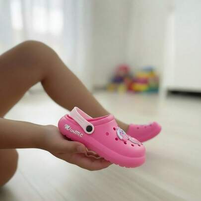 Sandalias tipo zueco para niños con adorno divertido, punta redonda perforada y correa ajustable, estilo casual para playa y verano